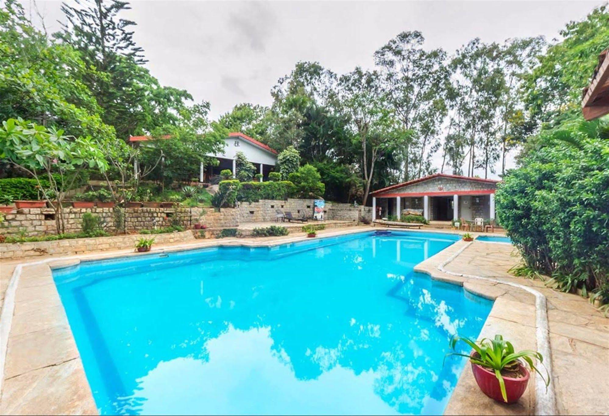 Eagle Ridge Resort Bangalore Esterno foto